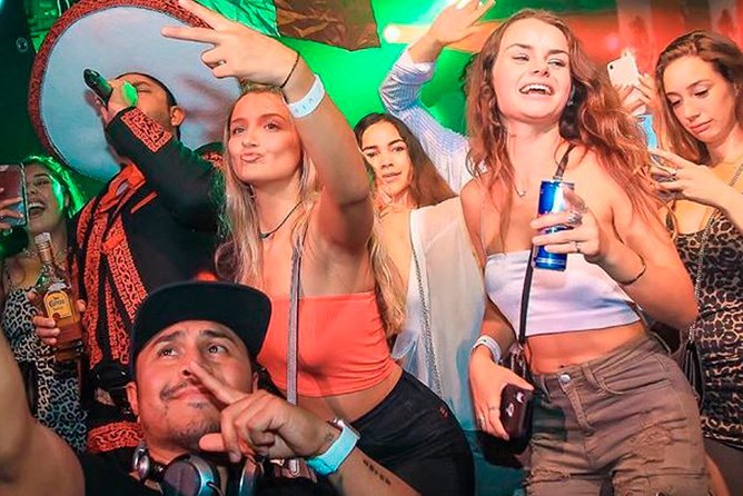 Pub Crawl Madrid by Mad Party Crew - Guides and energy: why people remember the host