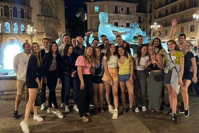 Pub Crawl Tour in Valencia - Stop 1 at Plaça del Negret: The Warm-Up Hour