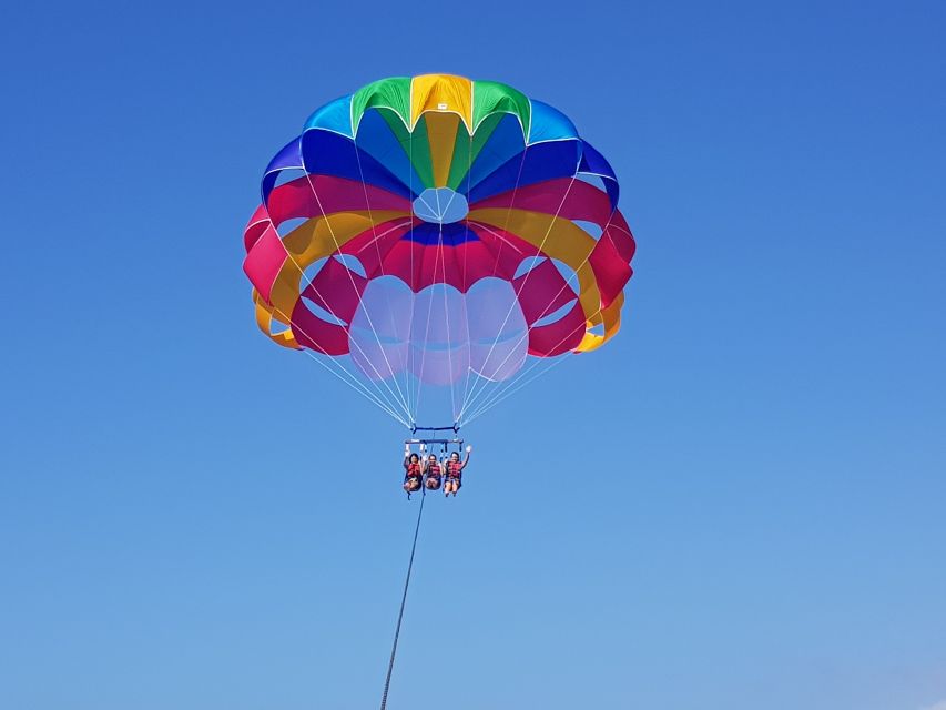 Puerto Rico de Gran Canaria : Parasailing - Where to Meet in Puerto Rico de Gran Canaria (and not miss the big yellow flag)