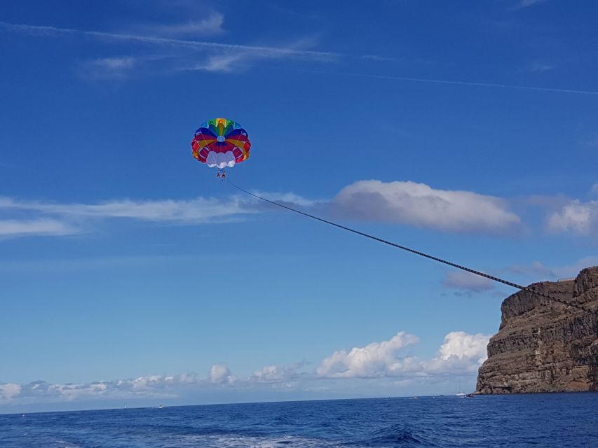 Puerto Rico de Gran Canaria : Parasailing - The Boat Ride Atmosphere: Music, Circles, and Splashy Fun