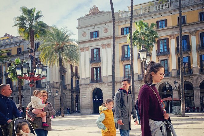 Ramblas, Old Town, Gothic and Gaudi Architecture Walking Tour - Timing, Listening Tools, and Metro Reality