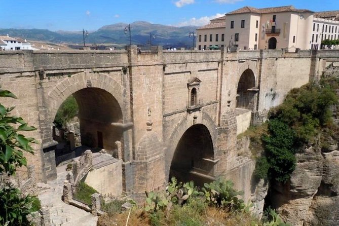 Ronda and Setenil de las Bodegas tour from Malaga - Puente Nuevo and the hour of free time: where the best views usually happen