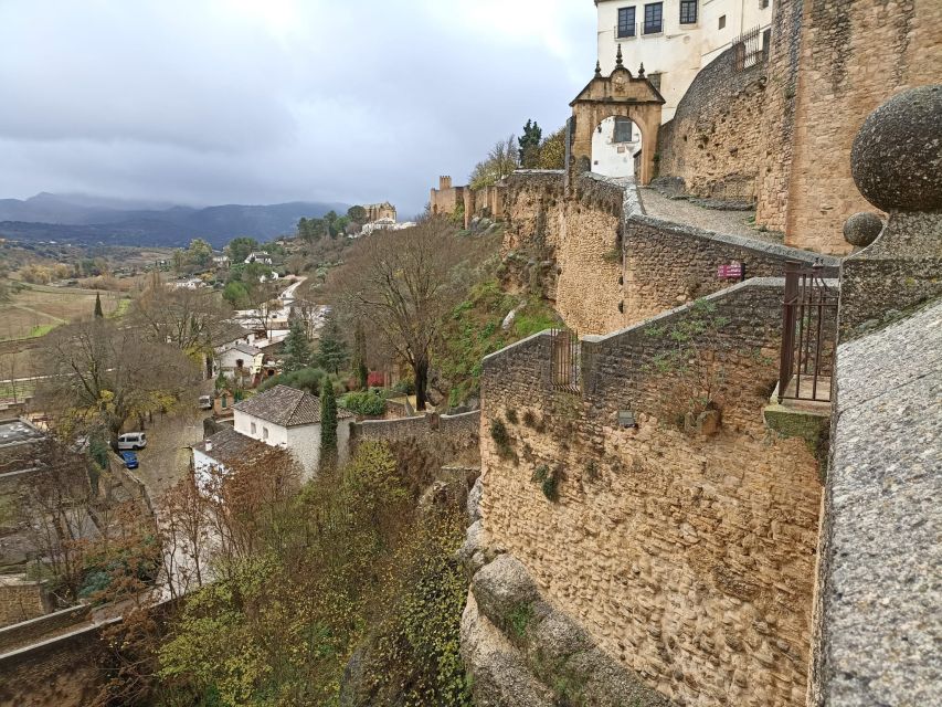 Ronda: Guided Walking Tour with English or Spanish Guide - Quick hits before you lace up