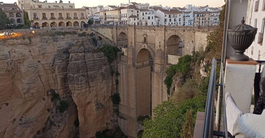 Ronda: Guided Walking Tour with English or Spanish Guide - Meeting at Pl. de la Merced, 1, and finding your rhythm