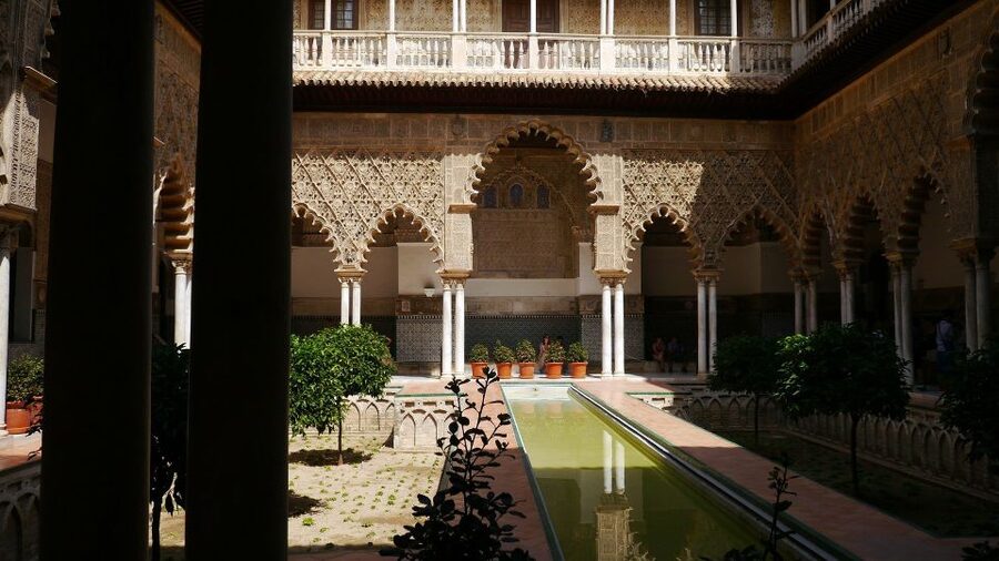 Royal Alcázar of Seville Skip-the-Line Guided Tour - The express security and skip-the-line moment