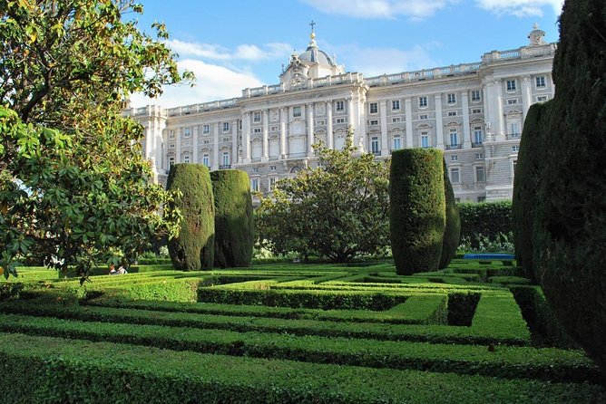Royal Palace Guided Tour Small Group with Tickets - Guide quality, English clarity, and keeping the group together