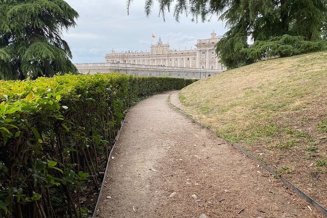 Royal Palace Madrid Small Group Tour with Skip the Line Ticket - How the Guide Makes the History Make Sense