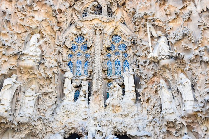 Sagrada Familia Fast Track Guided Tour with Towers Access - Your guided walk inside: what you’ll see and what you’ll hear
