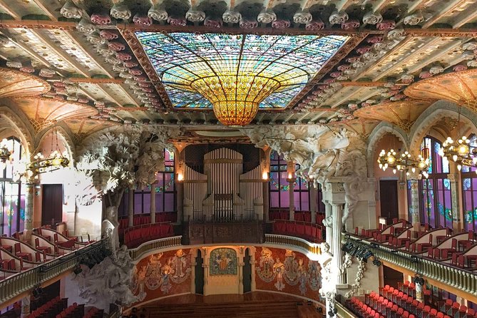 Sagrada Familia & Gaudi Tour Private or Small Group with Tickets - Coffee and Modernisme culture: Els 4 Gats as a design landmark