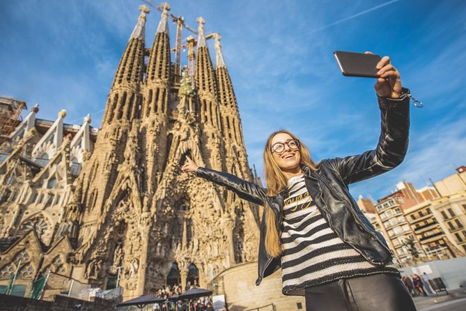 Sagrada Familia & Gaudi Tour Private or Small Group with Tickets - The Sagrada Família part: what you’ll see in the basilica, and what your option changes
