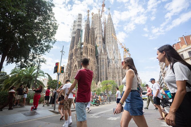 Sagrada Familia Guided Tour with Skip the Line Ticket - Meeting at Kurz&Gut on Gaudí Avenue, so you start stress-free