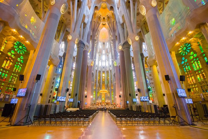 Sagrada Familia Guided Tour with Towers Access - Entering the Basilica: Stained Glass Light and Those Columns That Pull Your Eyes Up