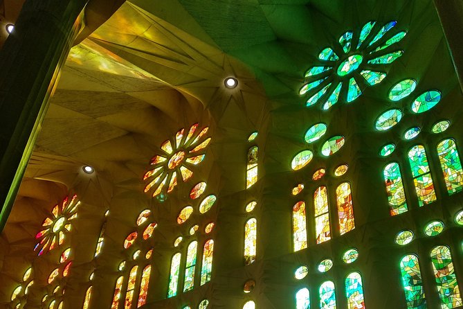 Sagrada Familia Guided Tour with Towers Access - Clothing Rules and Kid Tower Restrictions You Need to Know