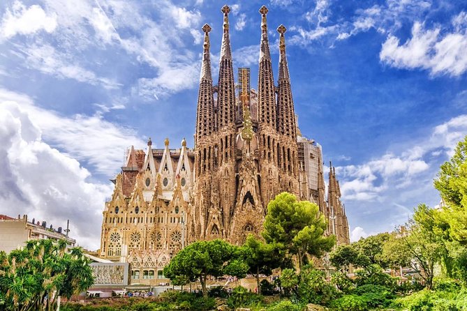 Sagrada Familia & Park Güell Optional: Small Group Tour - Stop 1: Basilica de la Sagrada Familia, skip-the-line entry and a focused hour
