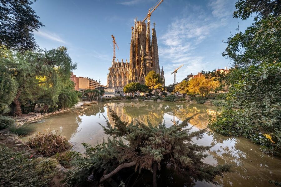 Sagrada Familia Tour with Express Entry and Local Guide - Sagrada Familia Express Entry: What You Gain by Skipping the Line