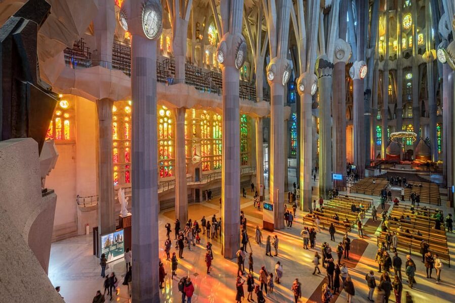 Sagrada Familia Tour with Express Entry and Local Guide - The Walk-First Plan: Gaudí Avenue Context Before the Façade