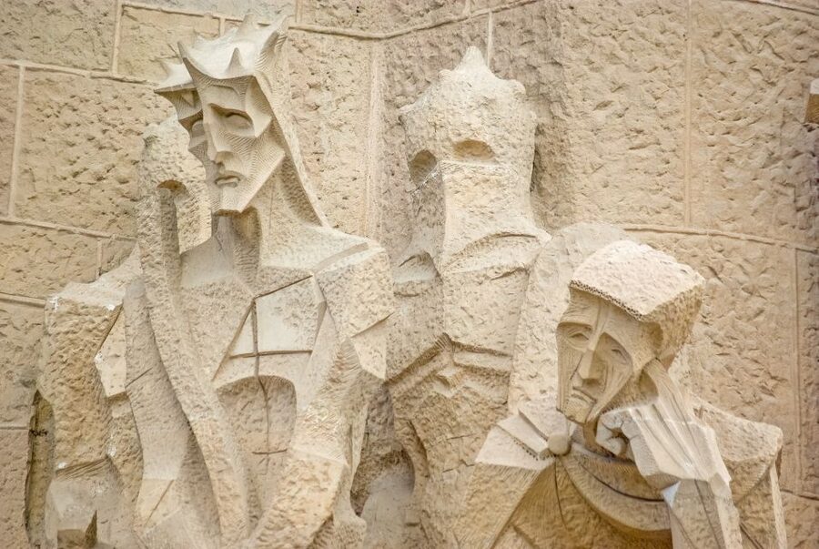 Sagrada Familia Tour with Express Entry and Local Guide - Inside the Basilica in About One Hour: What the Guided Portion Focuses On
