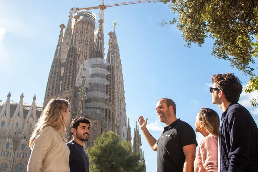Sagrada Familia with Official Guide & Fast-Track Entry - Should you book this Sagrada Familia fast-track guided visit?