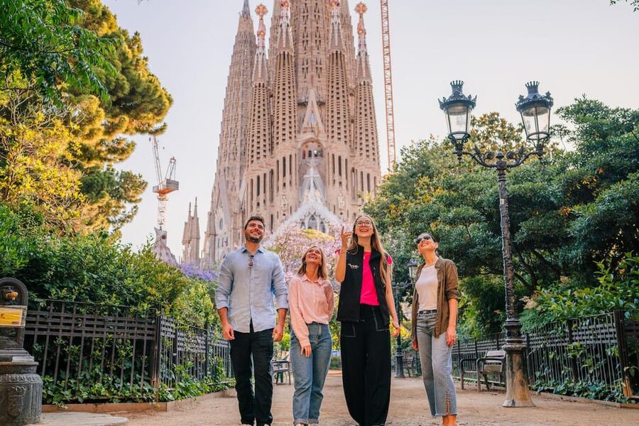 Sagrada Familia with Official Guide & Fast-Track Entry - Starting at the Nativity and Passion façades, then walking in