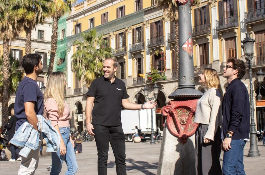 Sagrada Familia with Official Guide & Fast-Track Entry - Timing and light: why your entry time changes everything