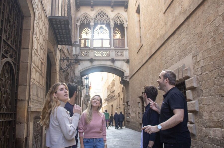Sagrada Familia with Official Guide & Fast-Track Entry - Who this tour is best for in Barcelona