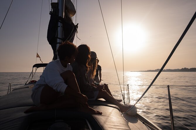 Sailing Adventure: Sailing, Dolphins and Relaxation with Drinks - Sailing Style: When the Wind Works, You Feel It