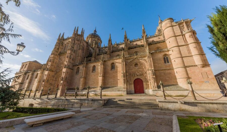 Salamanca: Cathedral of Salamanca Ticket with Audio Guide - Old Cathedral and the Cloister Quiet