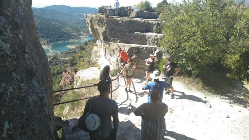 Salou: Siurana Medieval Village Guided Tour w/ Hotel Pickup - Romanesque church and reservoir panoramas: the payoff