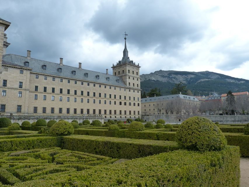 San Lorenzo de El Escorial: Monastery and Site Guided Tour - Quick hits