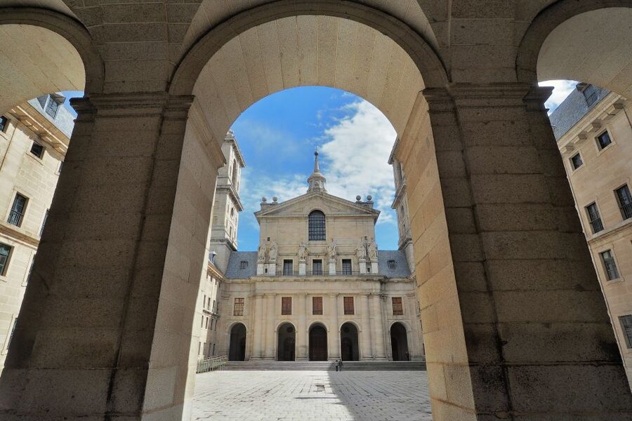San Lorenzo de El Escorial: Monastery and Site Guided Tour - How the 2-hour tour pacing works