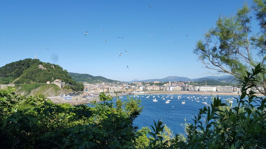 San Sebastian: Boat Tour with Stop at Santa Clara - Who this boat tour is best for, and who should skip it
