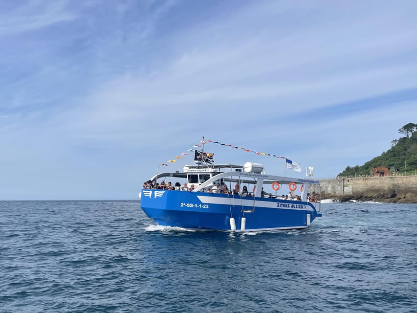 San Sebastian: Boat Tour with Stop at Santa Clara - La Concha Bay cruise: what you will see and hear in 30 minutes