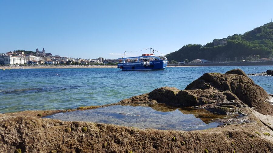 San Sebastian: Boat Tour with Stop at Santa Clara - Return timing: how to catch the boat you want