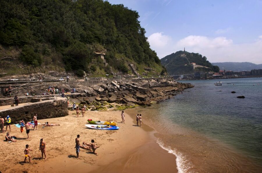San Sebastian: Boat Tour with Stop at Santa Clara - Tips that will make your day smoother