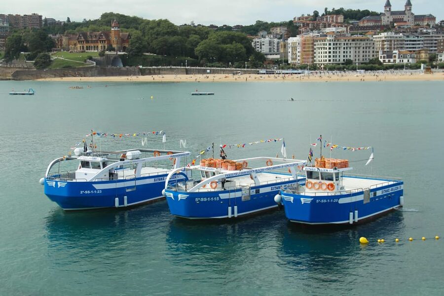 San Sebastian: Boat Tour with Stop at Santa Clara - Getting on board: meeting point and your QR audio guide