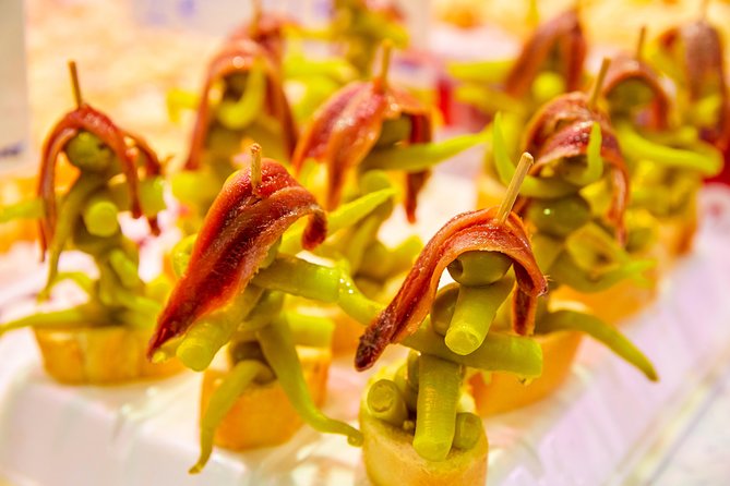 San Sebastian food tour: Pintxo tasting paired with Spanish wines - What you actually get: eight pintxos, five drink moments