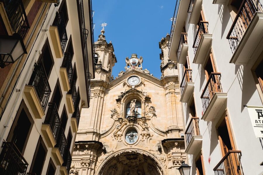 San Sebastian Food Tour: Pintxo Tasting Paired with Wines - Wine, Cider, and a Local Liqueur Pairing That Actually Teaches