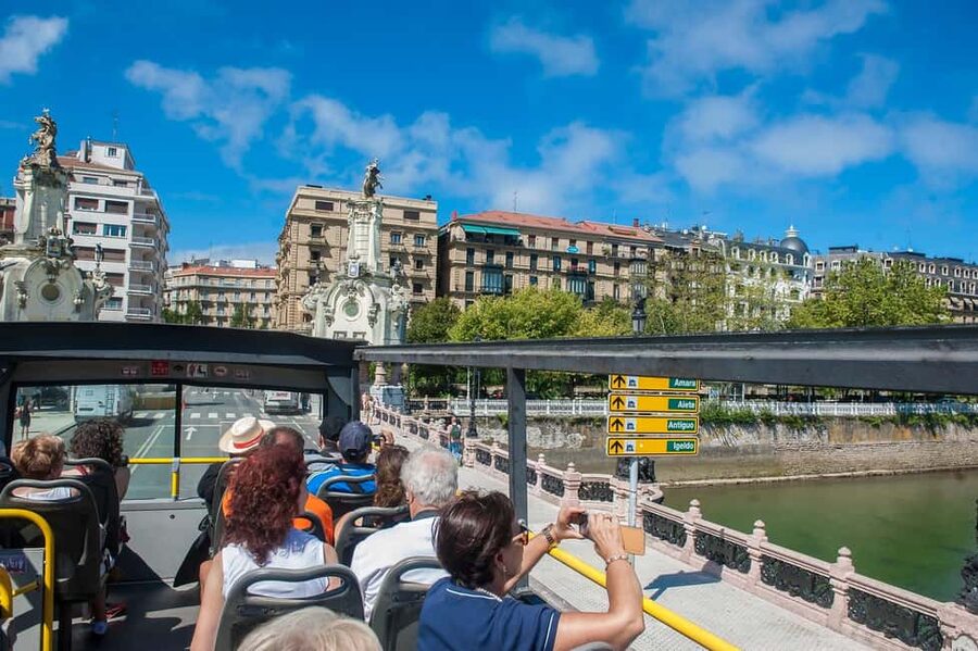 San Sebastian: Hop-On Hop-Off City Tour Bus - Using the 8-language audio guide without losing the moment
