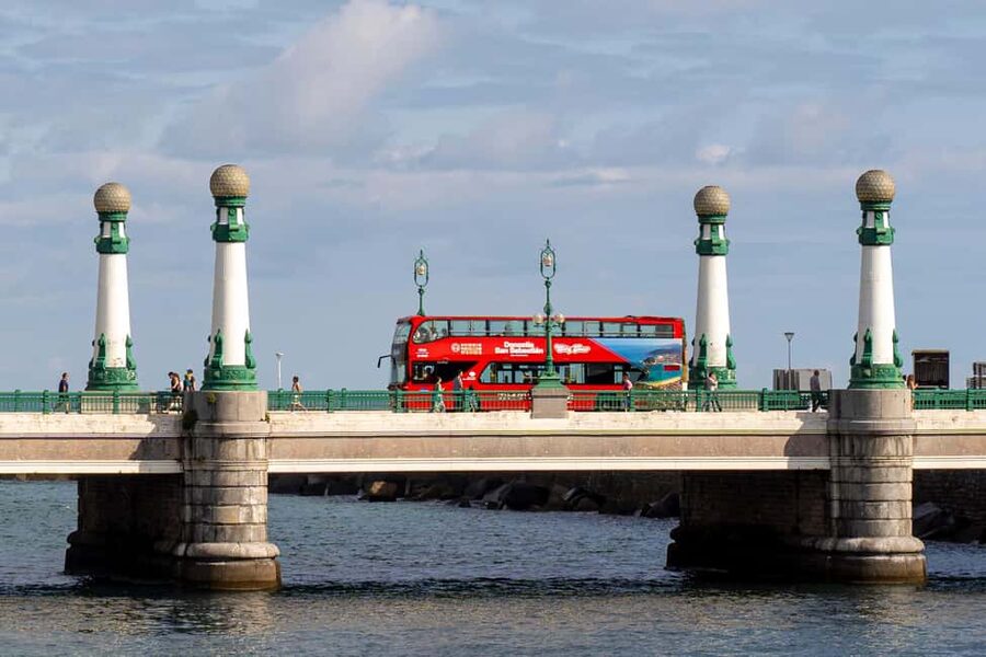 San Sebastian: Hop-On Hop-Off City Tour Bus - Where to start (and how to board at the right place)