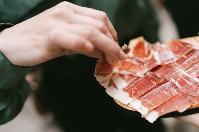 San Sebastian: Pintxos and Wine Tour - Finding your guide at Ijentea Kalea, then heading into Old Town