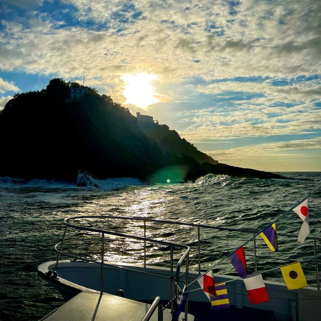 San Sebastian: Sustainable Catamaran Cruise with Audio Guide - Stop by stop around La Concha Bay: the viewpoint upgrade you came for