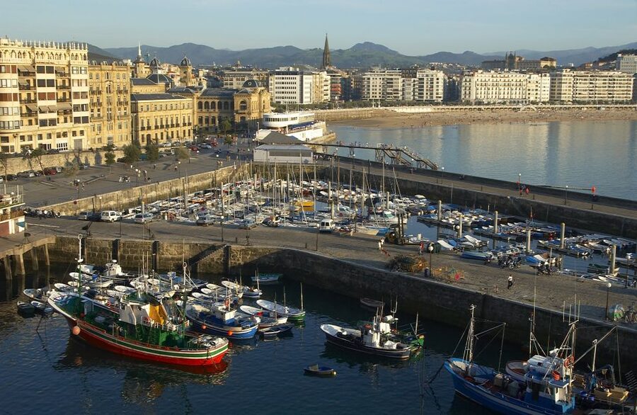 San Sebastian: Walking Tour with Pintxo and Drink - Mercado de la Bretxa, Fermín Calbetón, and Constitution Plaza