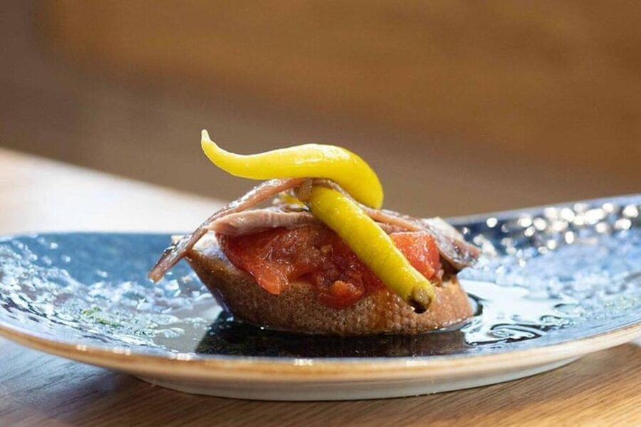 San Sebastian: Walking Tour with Pintxo and Drink - Where the tour starts, and why it matters