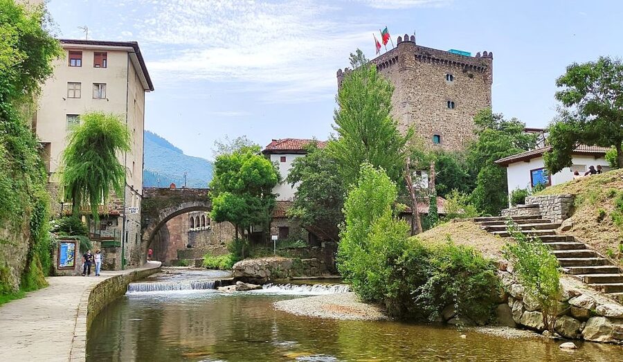 Santander: Picos, Santo Toribio Monastery and Potes Day Tour - How the day stays smooth: guides, pacing, and real group size
