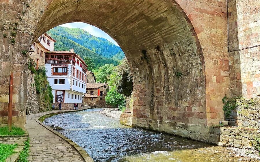 Santander: Picos, Santo Toribio Monastery and Potes Day Tour - Fuente Dé free time: cable car vs horseback, and why it’s your choice