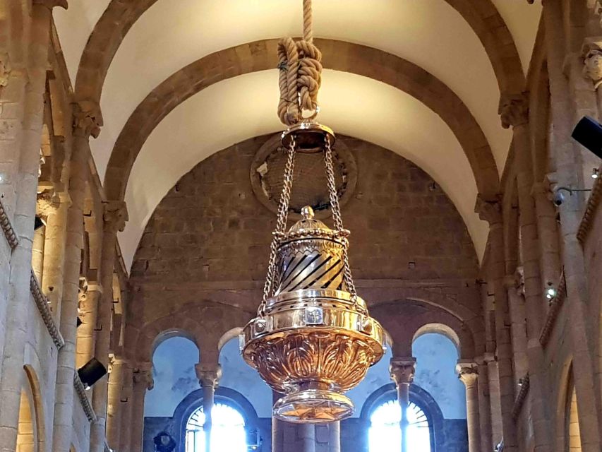 Santiago Complete Tour: City, Portico and Cathedral Tickets - Where the tour begins: Praza do Obradoiro sets the tone