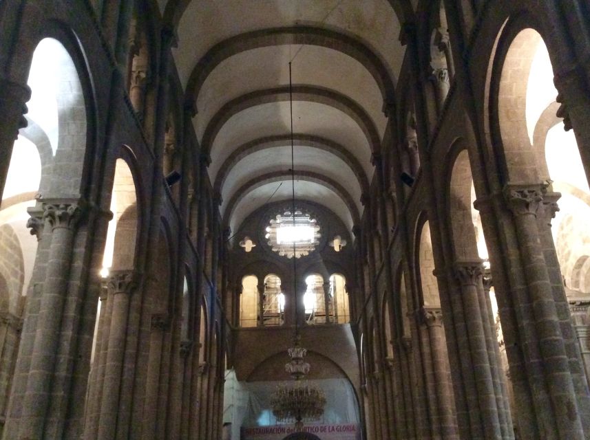 Santiago de Compostela Cathedral and Museum Guided Tour - Skip-the-line entry and small-group pacing in practice