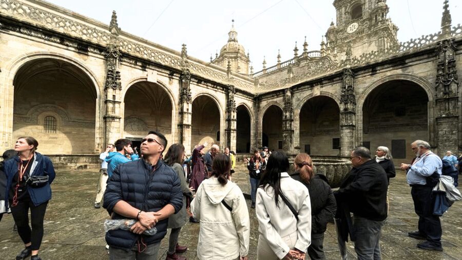 Santiago de Compostela: Cathedral, Museum, and Old Town Tour - Cathedral Interior with Official Guides: Where the Story Lands