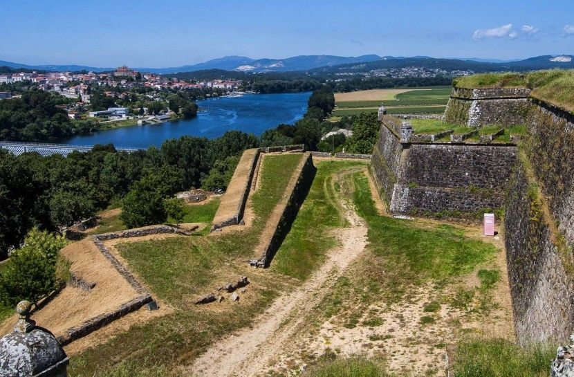 Santiago de Compostela Full-Day Tour From Porto - Why Santiago from Porto feels like a time machine