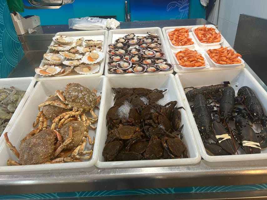 Santiago: Guided Foodie Tour with Drinks, Tapas & Live Music - Market Time: Quick Look at Daily Food Life